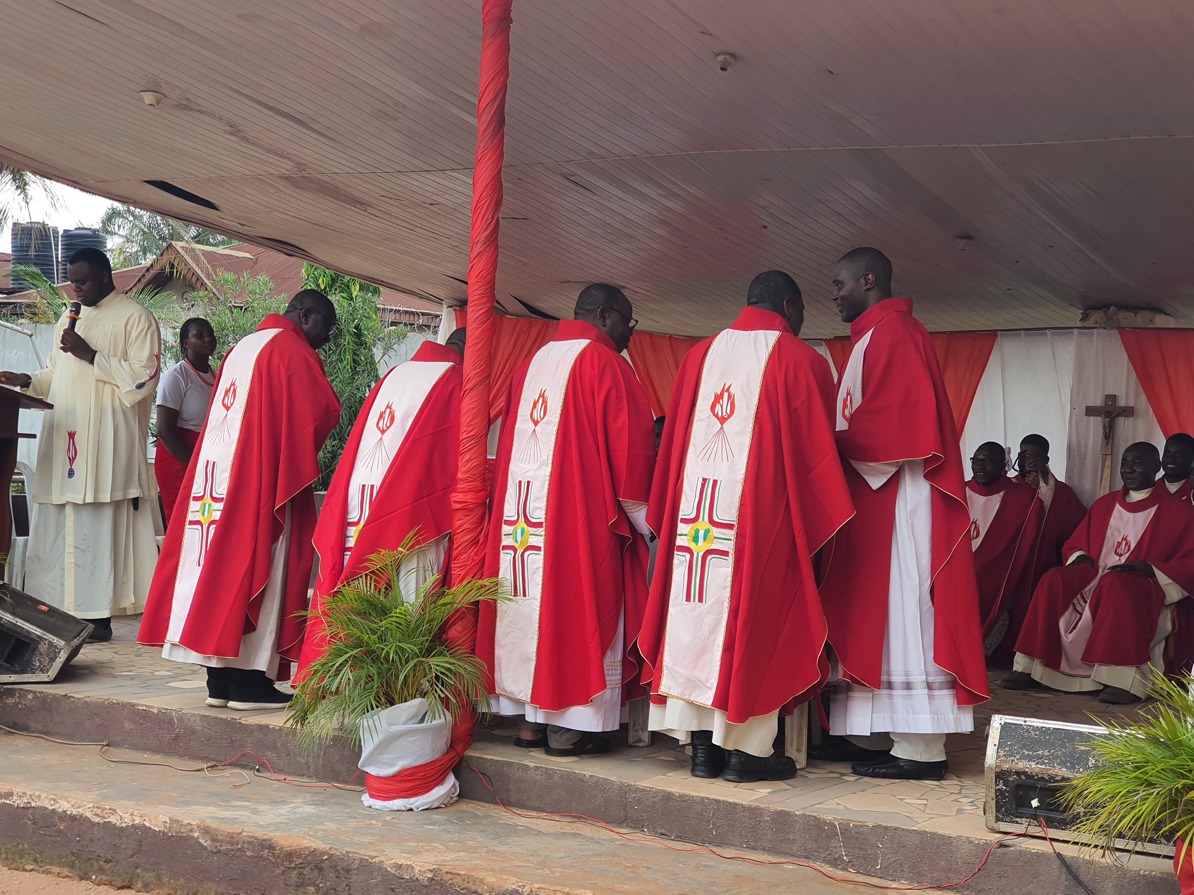 Spiritan community celebrating Mass